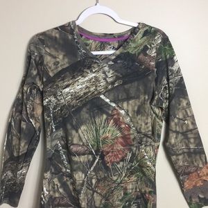 🎀 NWT Mossy Oak Camo long sleeve top